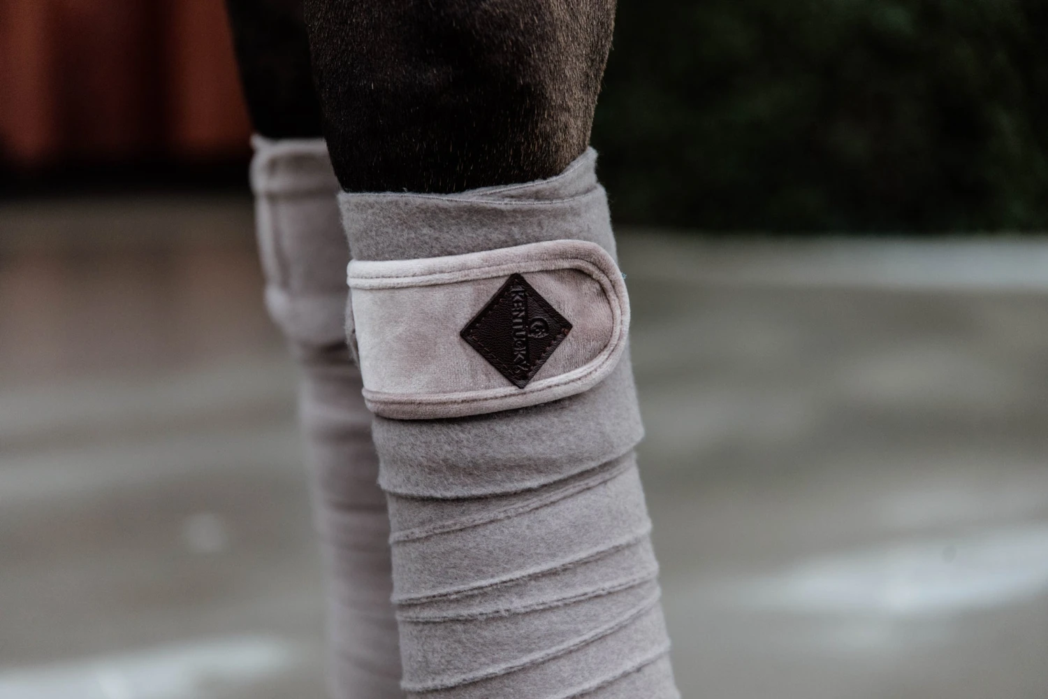 Kentucky Velvet Bandages Beige - Image 2